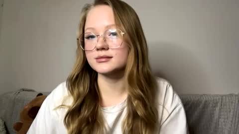 Snapshot of weicauley chatting on November 2025 05:04:01 PM Elise online show from November 2025 05:04:01 PM