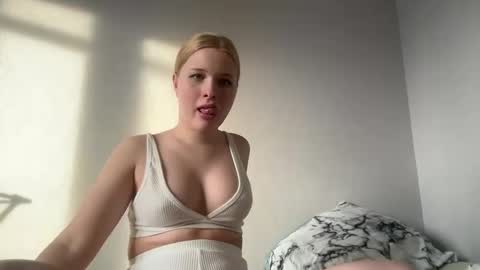 Snapshot of wekittycluby chatting on February 2026 09:13:02 AM kite and joe3 online show from February 2026 09:13:02 AM