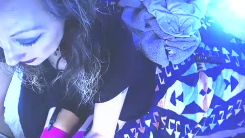 Snapshot of weluvwoman84 chatting on January 2025 01:19:01 PM RiZZA and MiKE online show from January 2025 01:19:01 PM