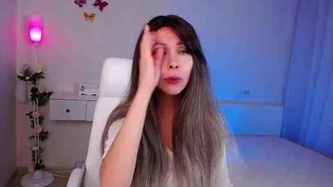 Wendi Foster online show from November 2025 06:40:02 PM