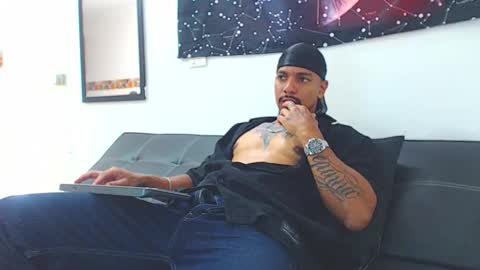 Wesley Rogger online show from November 2025 04:56:01 PM