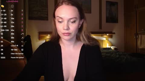 Lana online show from November 2025 08:55:01 PM