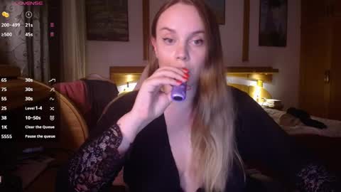 Lana online show from April 2026 07:41:01 PM