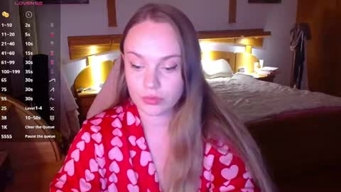 Lana online show from July 2026 08:33:02 PM