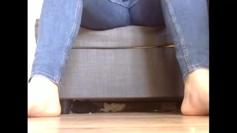 wet_pants2022 online show from February 2025 01:38:02 PM