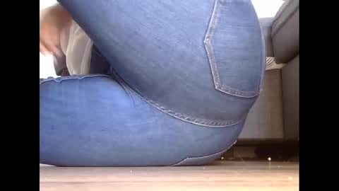 wet_pants2022 online show from March 2025 03:48:02 PM