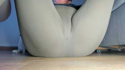 wet_pants2022 online show from July 2026 07:00:02 PM