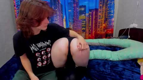 wettee_foxs online show from September 2025 12:06:01 PM