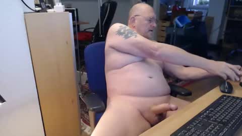 WeTwo online show from October 2025 06:22:02 AM