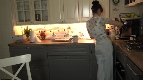 Victoria Maria online show from December 2024 05:51:02 PM