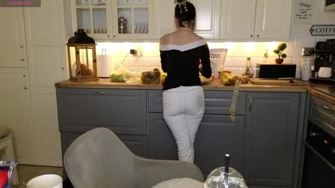 Victoria Maria online show from January 2025 12:44:02 PM