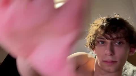 Mia  Please help me to reach 100 thumps up online show from November 2025 07:36:02 PM