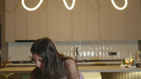 Naomi online show from December 2025 02:09:02 AM