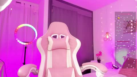 whiteatenea online show from February 2025 08:18:02 AM