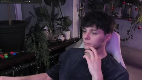 Gus online show from December 2024 07:43:02 PM