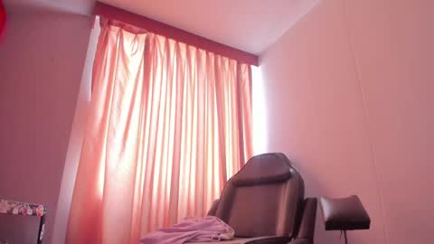 Snapshot of whitekatze chatting on February 2025 06:51:01 PM Kitty online show from February 2025 06:51:01 PM