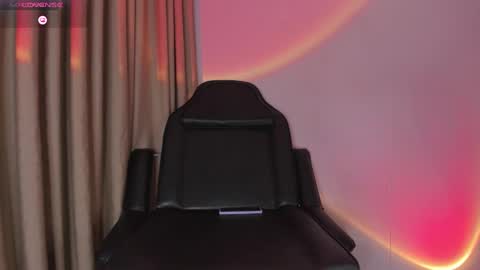 Snapshot of whitekatze chatting on February 2025 02:15:01 AM Kitty online show from February 2025 02:15:01 AM