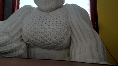 whitesweater online show from October 2025 06:19:01 AM