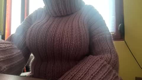 Snapshot of whitesweater chatting on January 2026 07:57:02 AM whitesweater online show from January 2026 07:57:02 AM