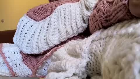 whitesweater online show from April 2026 06:38:02 AM