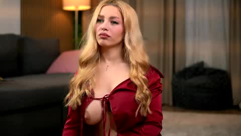 whitneyandrews online show from April 2026 04:32:01 AM