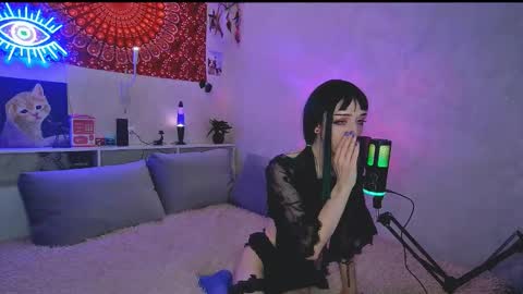 Snapshot of whoalexxa chatting on October 2025 01:03:02 PM Alexa online show from October 2025 01:03:02 PM