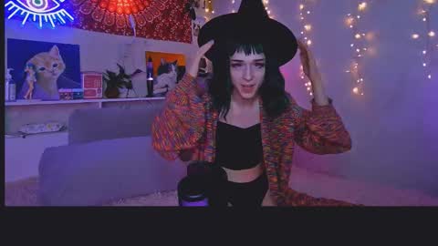 Snapshot of whoalexxa chatting on November 2025 11:33:02 AM Alexa online show from November 2025 11:33:02 AM