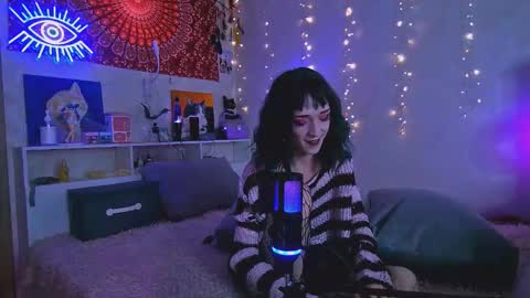 Snapshot of whoalexxa chatting on November 2025 09:15:01 PM Alexa online show from November 2025 09:15:01 PM