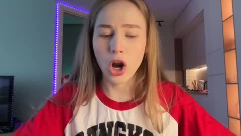 Alisa online show from December 2024 06:33:02 AM