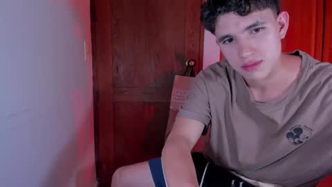 whos_he online show from December 2025 07:32:01 PM