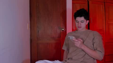 whos_he online show from January 2026 07:39:01 PM