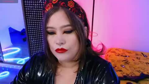 Laura  online show from July 2026 09:32:02 PM