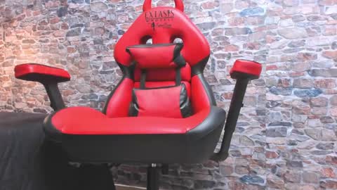 wild_firee_ online show from May 2026 08:47:01 PM