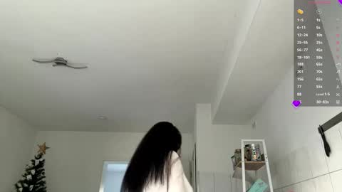 Mia online show from October 2025 07:00:02 AM