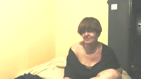 Snapshot of wildredcat chatting on September 2025 11:26:01 PM WildRedCat online show from September 2025 11:26:01 PM