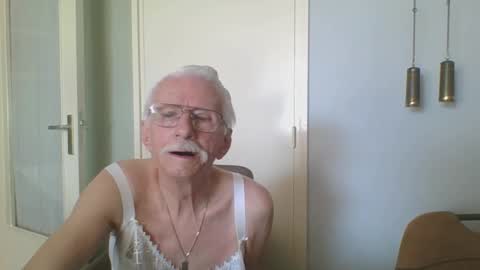 Snapshot of willem77779 chatting on April 2026 11:45:02 AM willem77779 online show from April 2026 11:45:02 AM