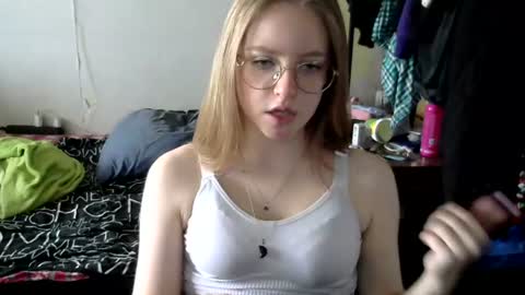 Snapshot of willenasow chatting on July 2026 07:24:02 AM Olivia online show from July 2026 07:24:02 AM