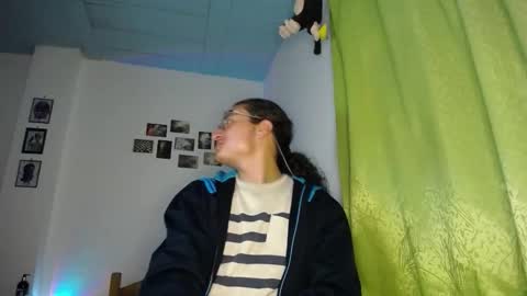 Snapshot of willmonkey chatting on November 2025 02:23:01 AM willmonkey online show from November 2025 02:23:01 AM