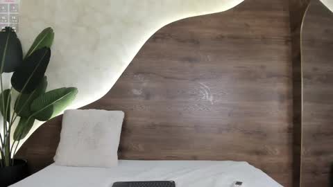 Ms Willow online show from February 2025 07:56:02 PM