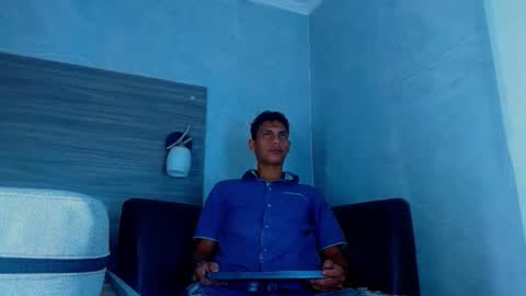 Wiltom online show from November 2025 03:34:01 AM