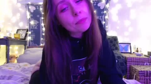 Eevie online show from December 2024 04:42:02 AM