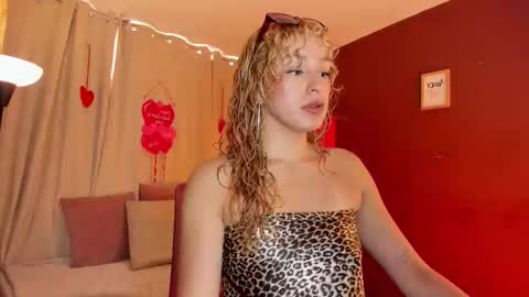 Snapshot of wini_fer chatting on February 2026 01:03:02 PM Wini Fer online show from February 2026 01:03:02 PM