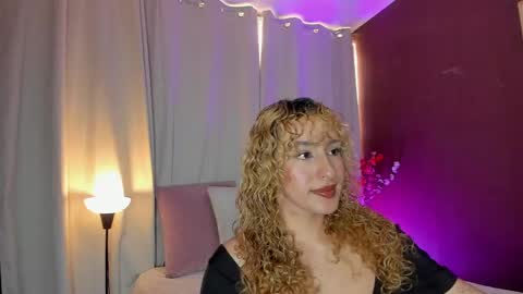 Snapshot of wini_fer chatting on June 2026 12:40:02 PM Wini Fer online show from June 2026 12:40:02 PM