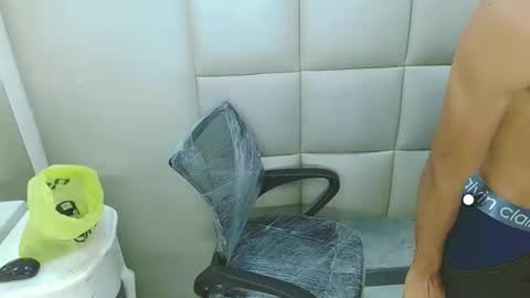 Snapshot of winnybarness chatting on October 2025 02:41:01 AM WinnyBarness online show from October 2025 02:41:01 AM