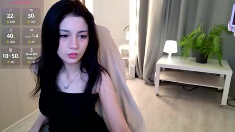 Vivian online show from October 2025 05:04:02 AM