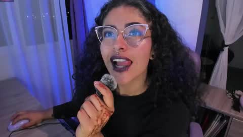     Luna Violeta  A r t i s t  online show from December 2025 12:29:01 AM