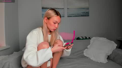 wladilia online show from February 2025 08:42:01 PM