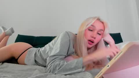 wladilia online show from September 2025 09:38:01 PM