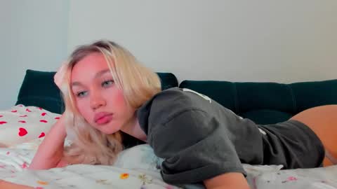 wladilia online show from November 2025 08:21:02 PM