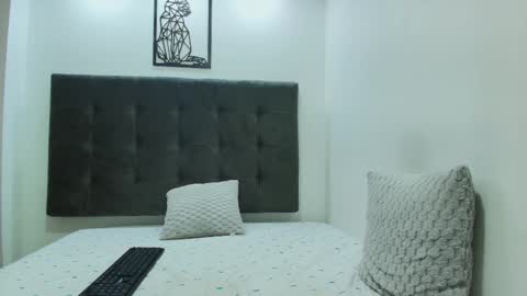  W O L F  online show from March 2025 05:50:02 PM